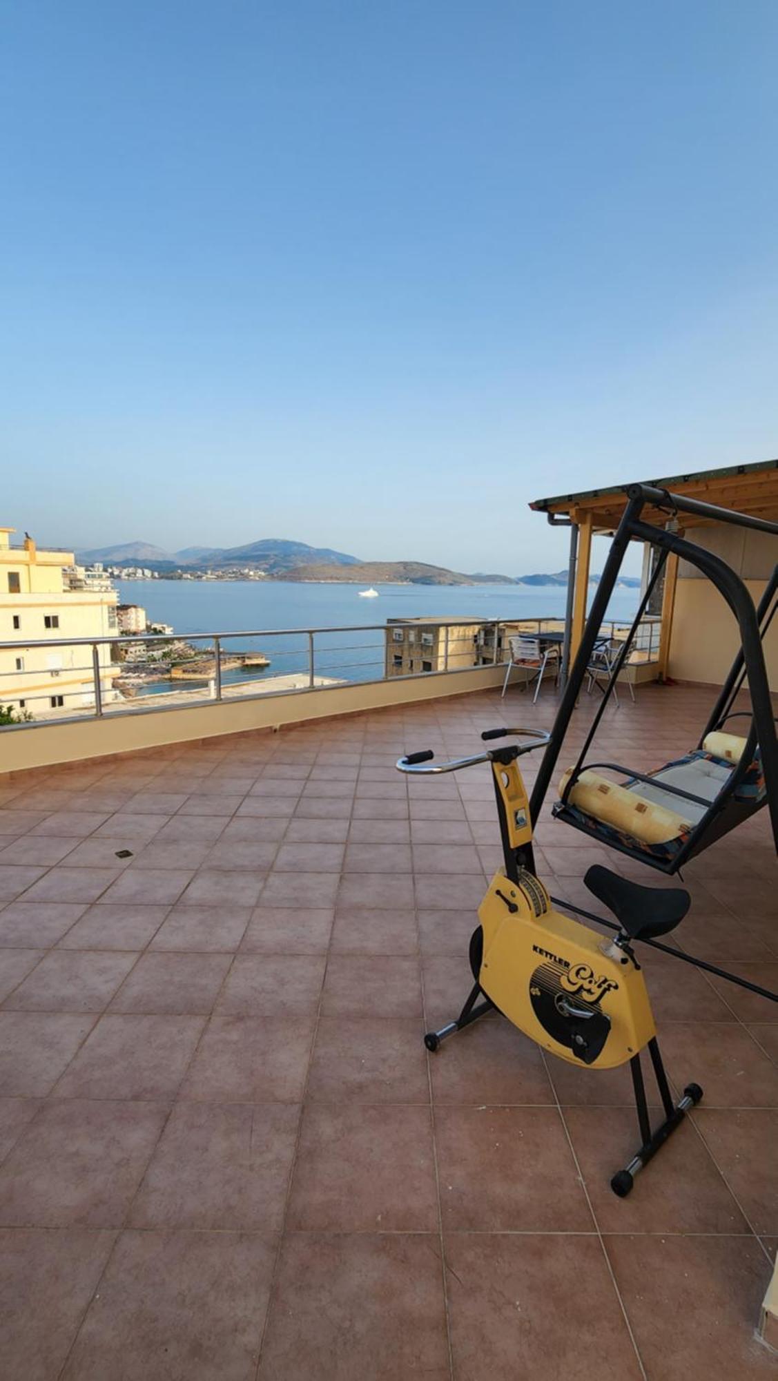 Glen'S Rooftop Sarande Bagian luar foto